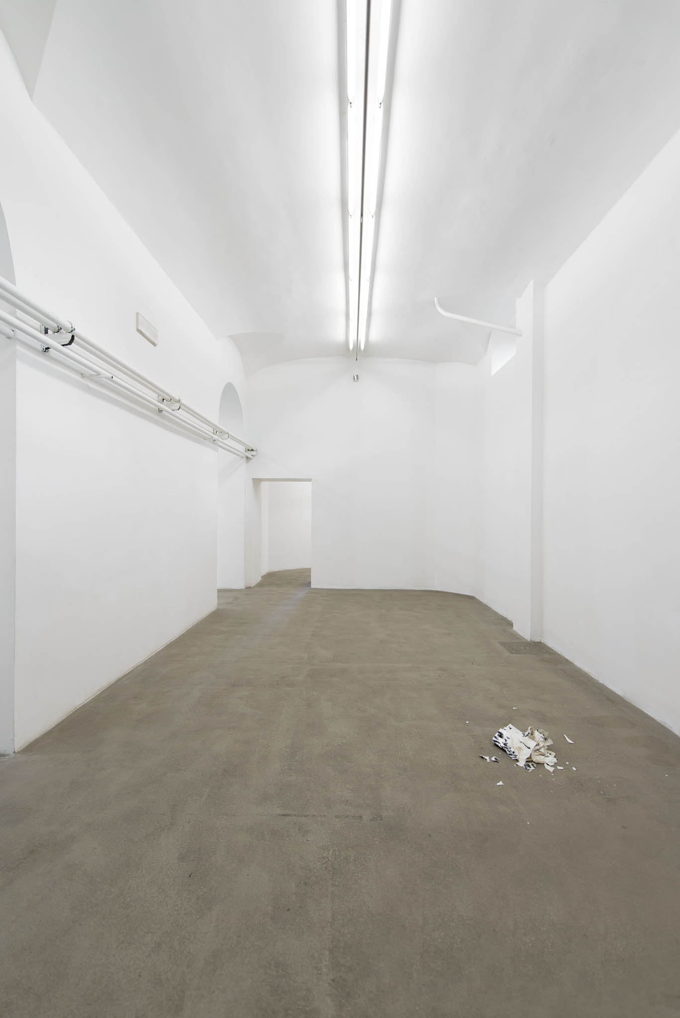Michael Dean, Stamen Papers. Installation view presso Fondazione Giuliani, foto di Giorgio Benni
