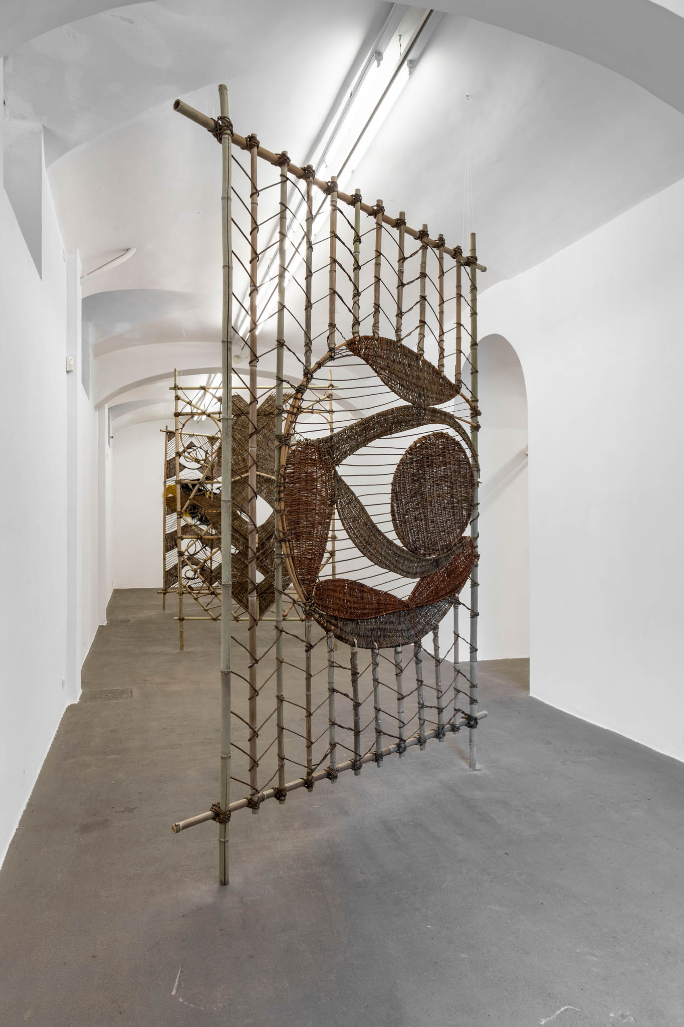 Caroline Achaintre, Permanente. Installation view presso Fondazione Giuliani, foto di Giorgio Benni