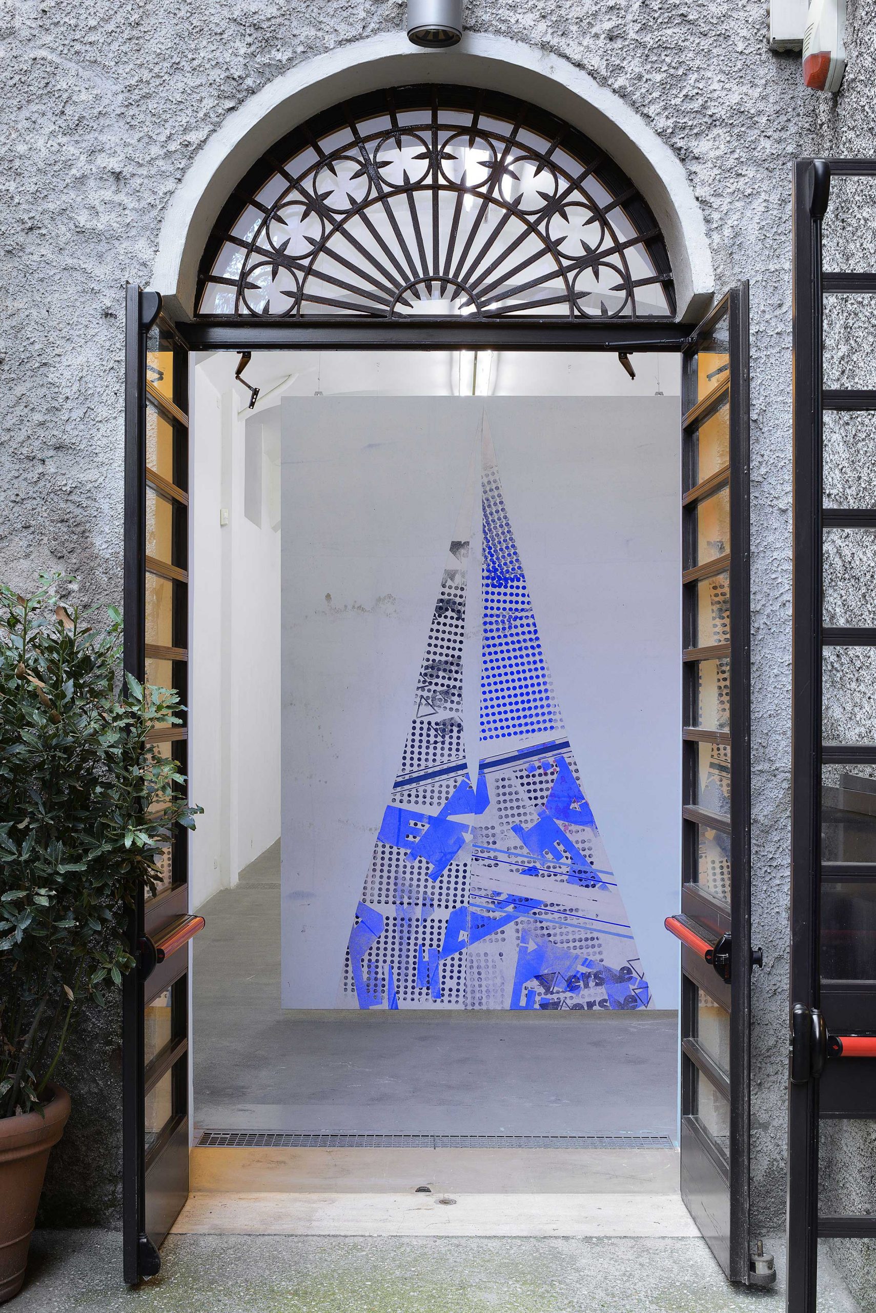 Fredrik Værslev, Tan Lines. Installation view at Fondazione Giuliani, photo by Roberto Apa. Courtesy the artist; Andrew Kreps Gallery, New York; Gió Marconi, Milan and STANDARD (OSLO), Oslo