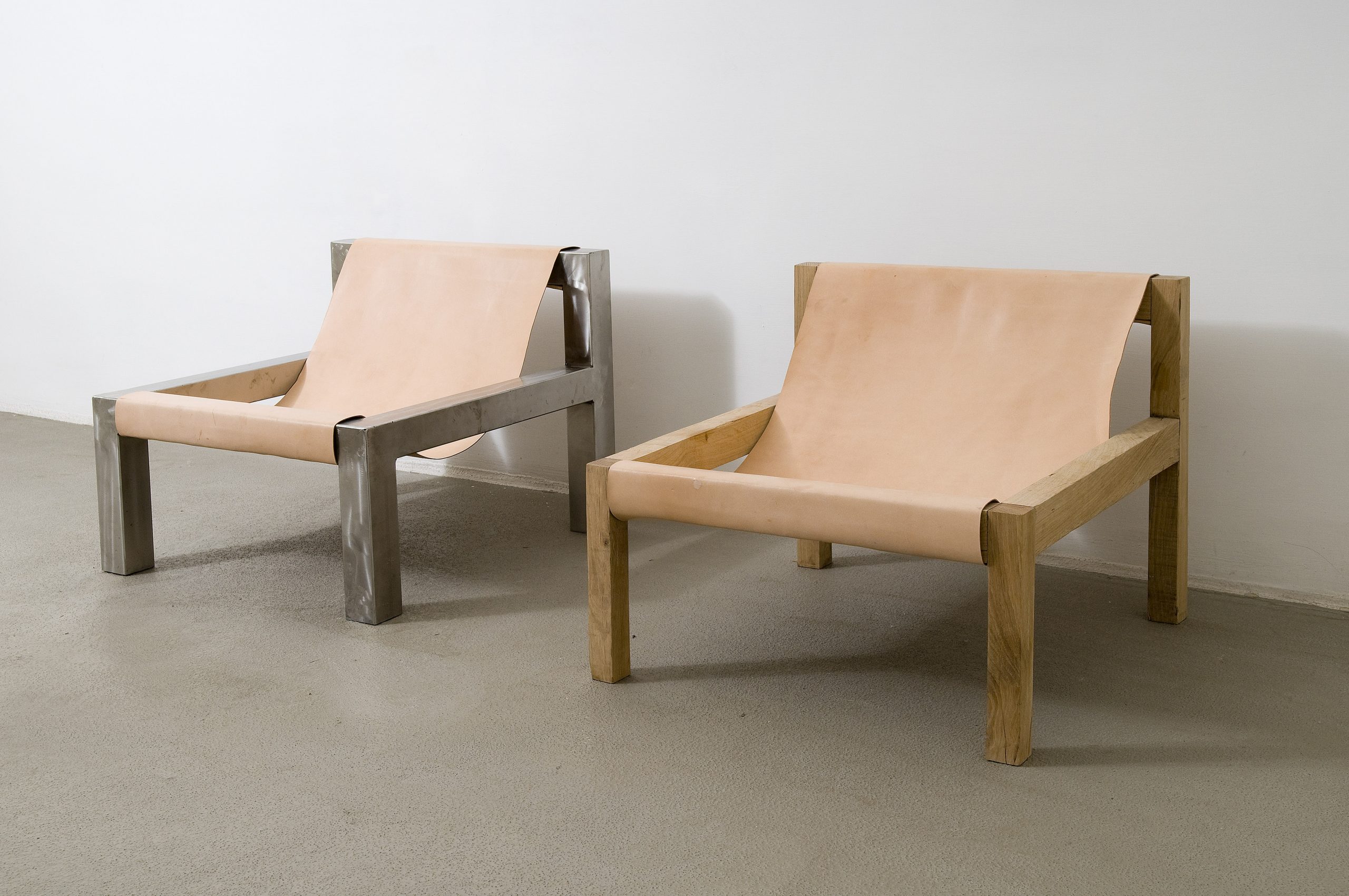 Oscar Tuazon, Two Possible Chairs IV, 2012. Foto di Giorgio Benni