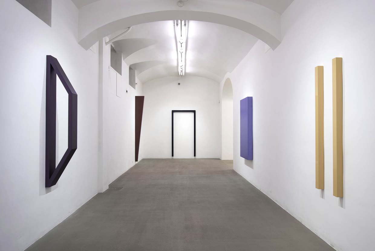 Gianni Piacentino 1965 – 2000. Installation view presso Fondazione Giuliani, foto di Giorgio Benni