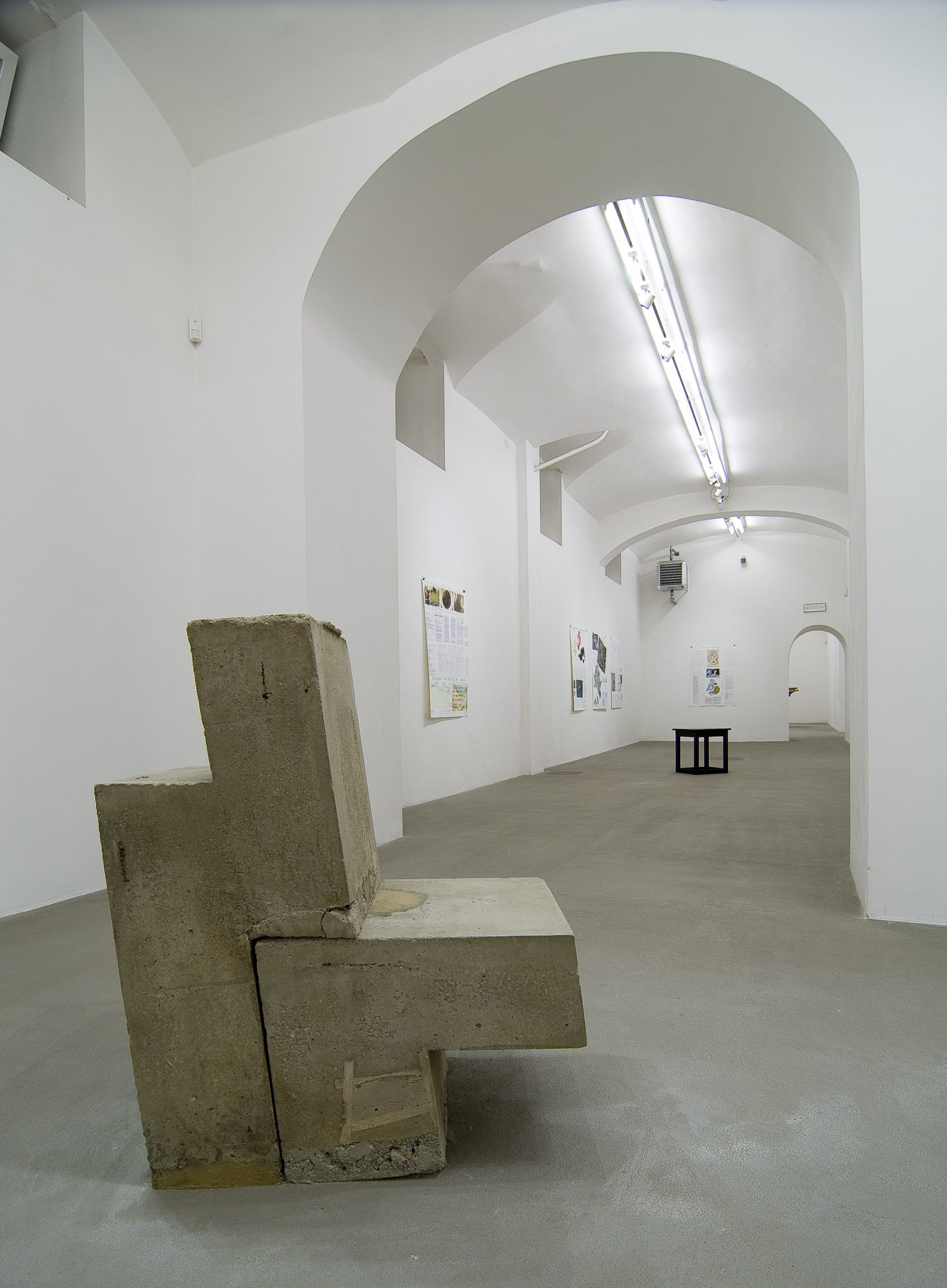 Oscar Tuazon, Scott Burton. Installation view at Fondazione Giuliani, photo by Giorgio Benni
