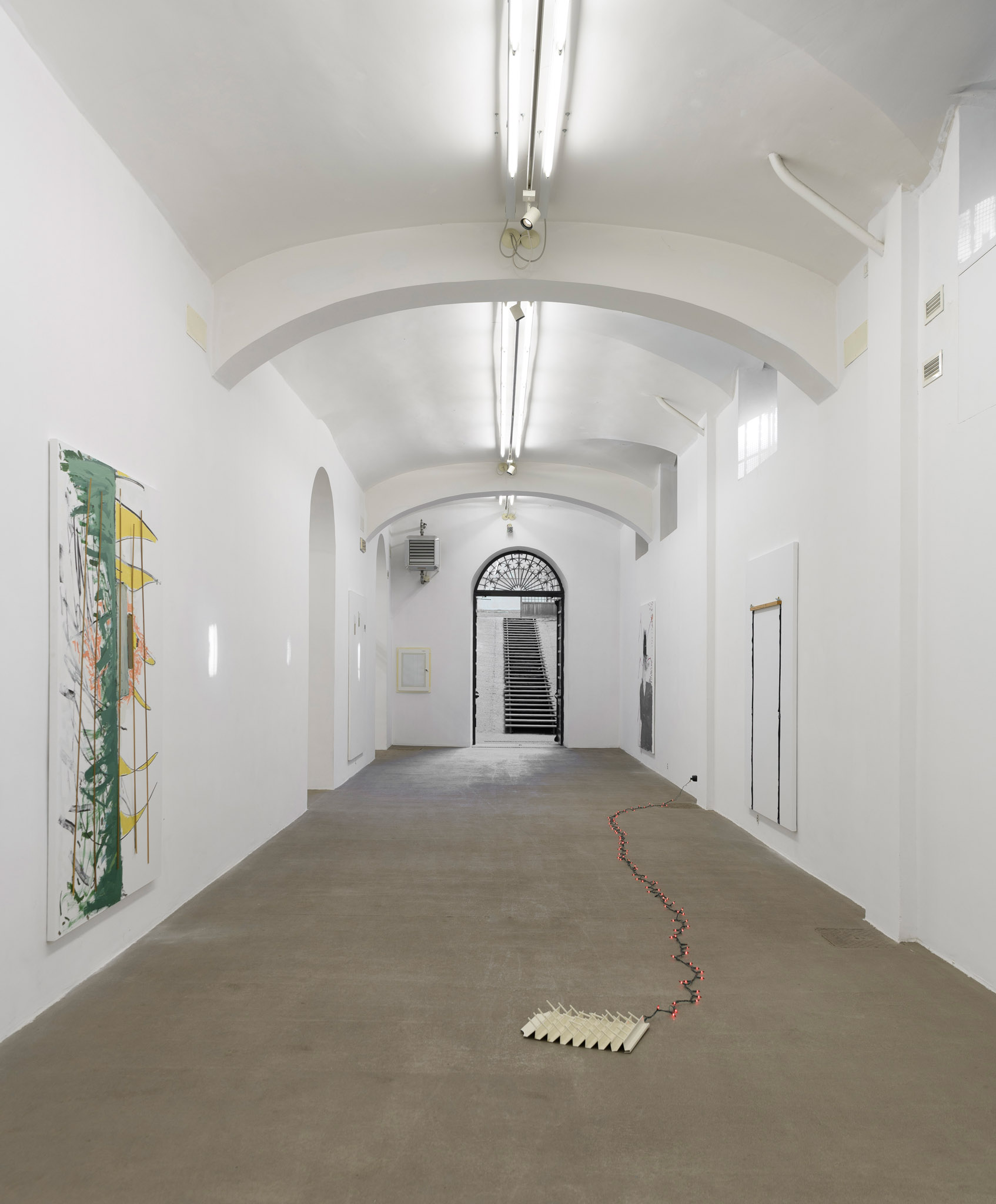 An exploration of how time only exists in half steps. Installation view presso Fondazione Giuliani, foto di Giorgio Benni
