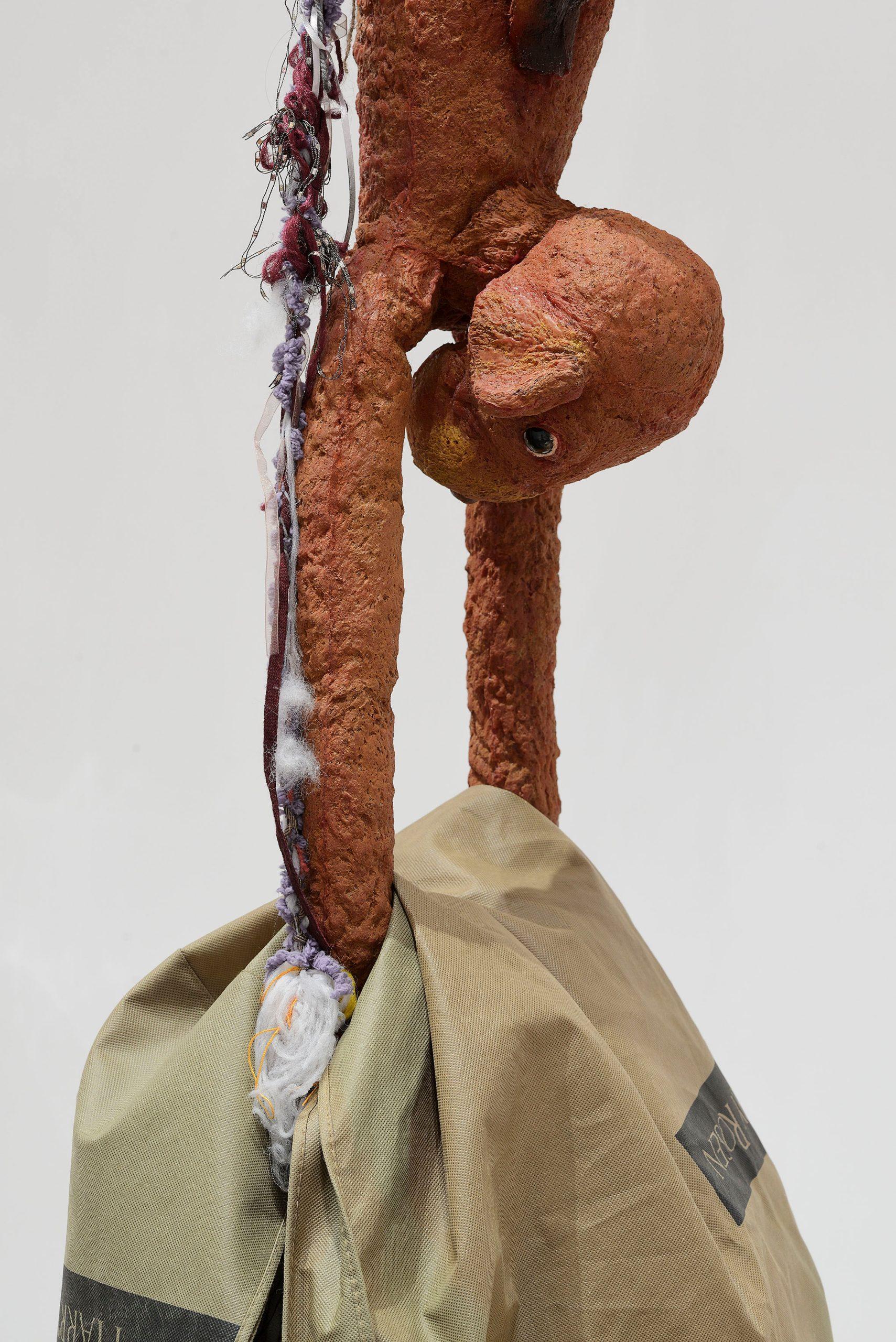 Liz Magor, Delivery (Sienna) (dettaglio), 2018. Courtesy Andrew Kreps, Gallery, New York. Foto Roberto Apa, courtesy l'artista e Fondazione Giuliani, Roma